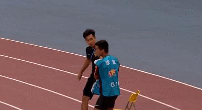 球童是如何被选进足球场的,球童是怎么做的