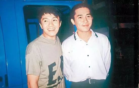 57岁周星驰历经4段感情，罗慧娟对他影响最为深，莫文蔚不计前嫌