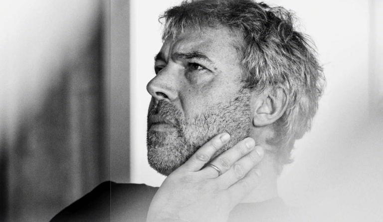 他是5000万中国人的债主！如今却意外坠机身亡