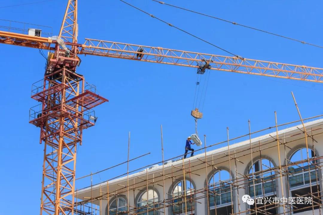2cm粗的钢筋戳入会阴，男子危在旦夕！医生：利器刺入身体，不能盲目拔出