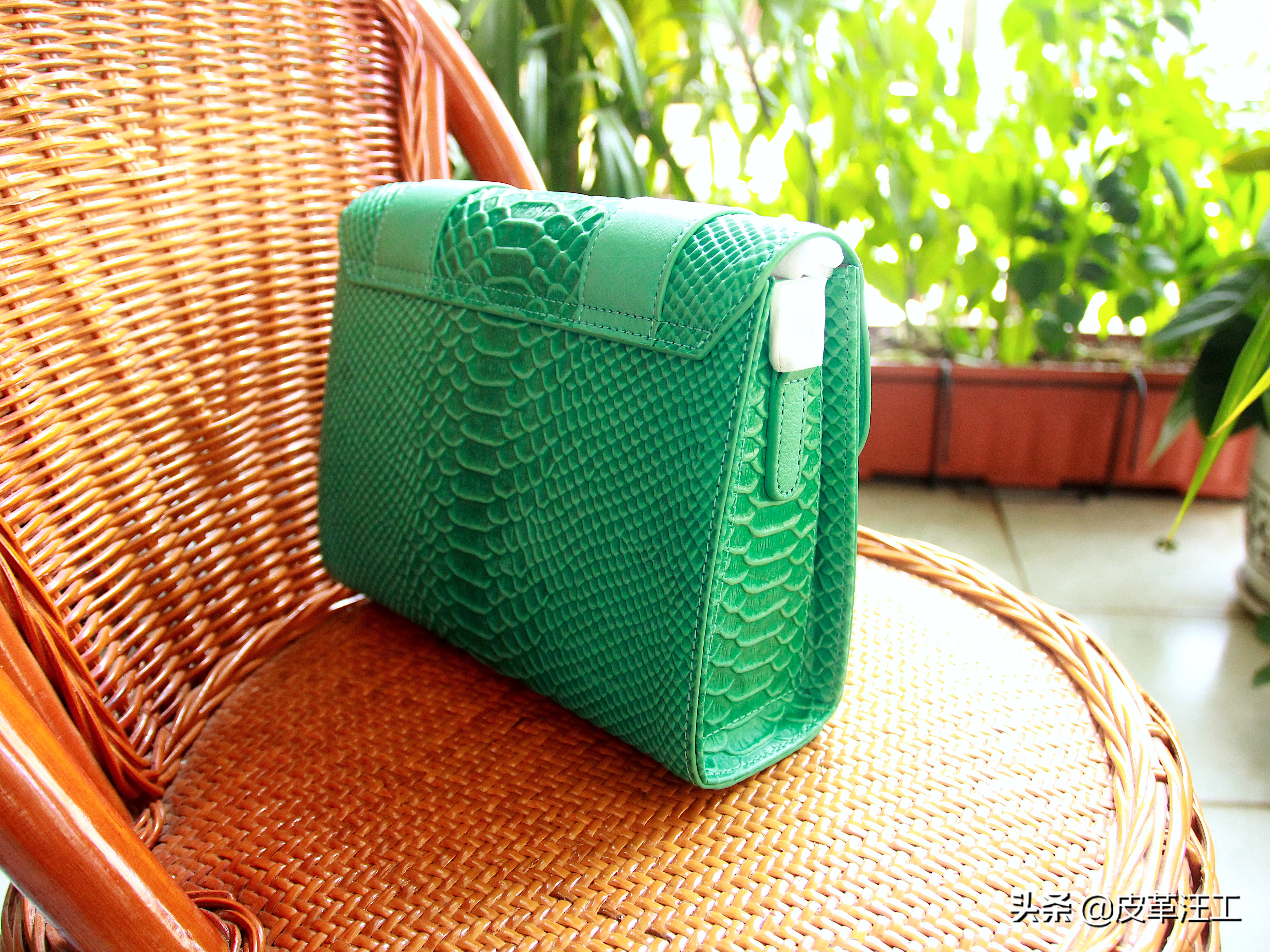 官方正品牛皮女包秋冬百搭款,各种蛇纹真皮气质女包