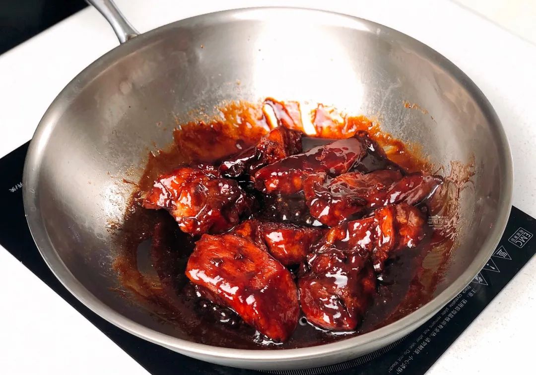 猪身上哪个部位的肉炒着最好吃,猪身上的肉都适合做什么菜