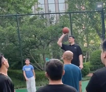 12岁1米9姚明女儿基因强大,姚明11岁女儿身高真的有一米七吗