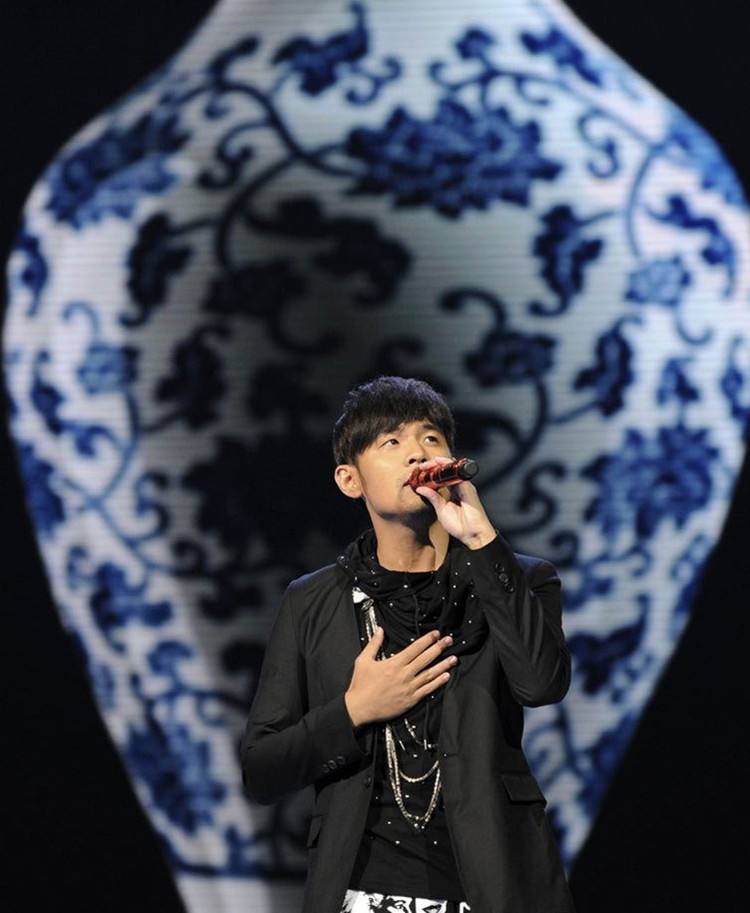 十年前qq空间的英文歌曲,十年前的qq空间是什么样的