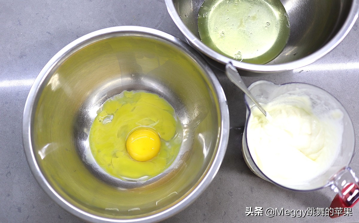 不用烤箱不打发鸡蛋的纸杯蛋糕,又软又嫩的牛奶蛋糕不用烤箱