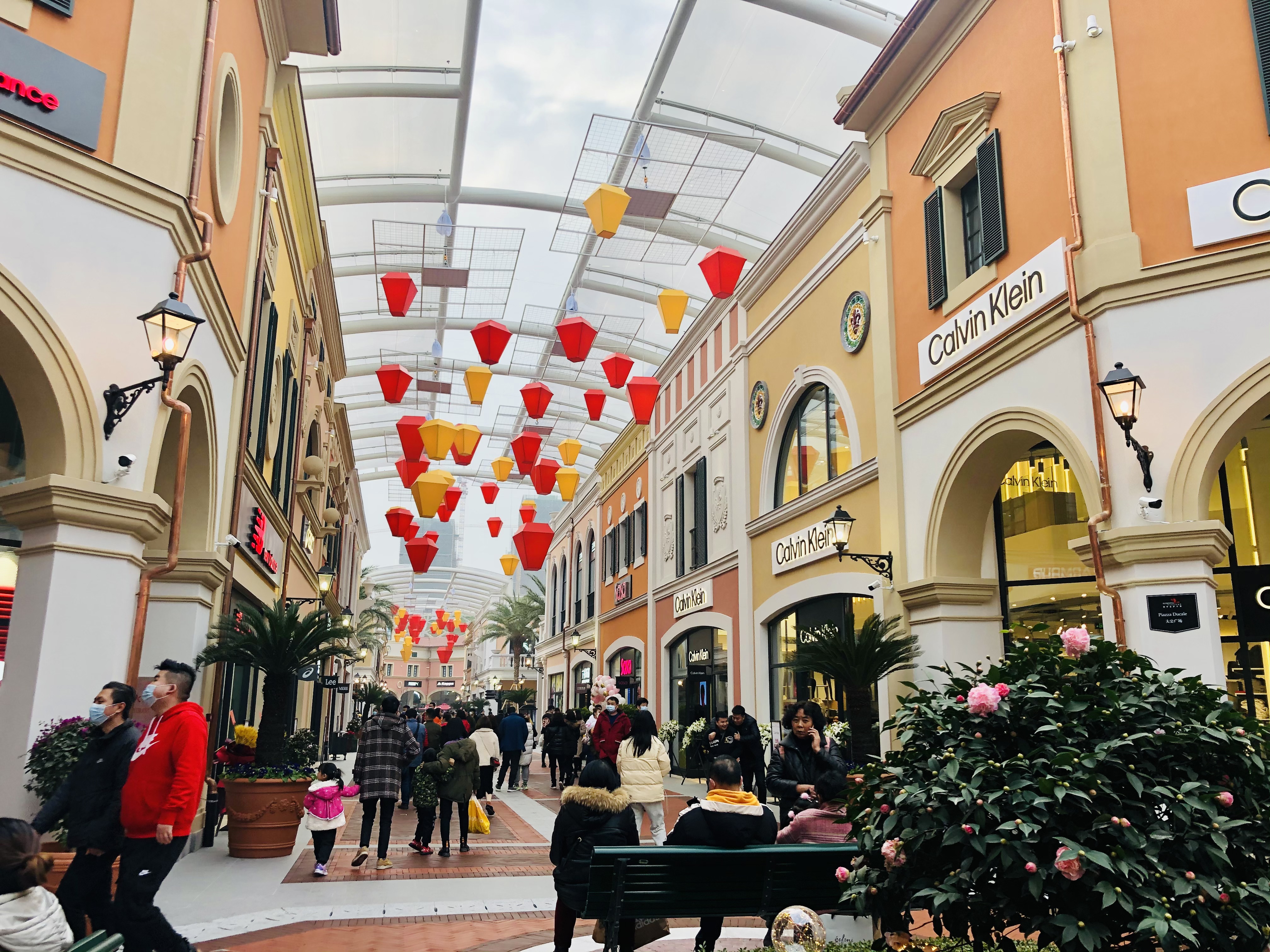 重庆佛罗伦萨小镇有哪些品牌,重庆佛罗伦萨小镇免费车