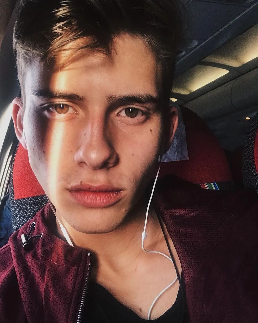 巴西小伙年轻时视频,巴西小男孩帅气