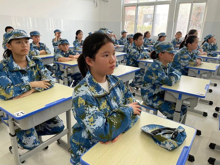 青春在磨砺中成长新高一军训,青春飞扬军训