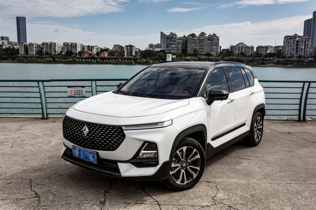 13万买了座“歌剧院”,配哈曼音响,宽近1米9,比马自达更好开