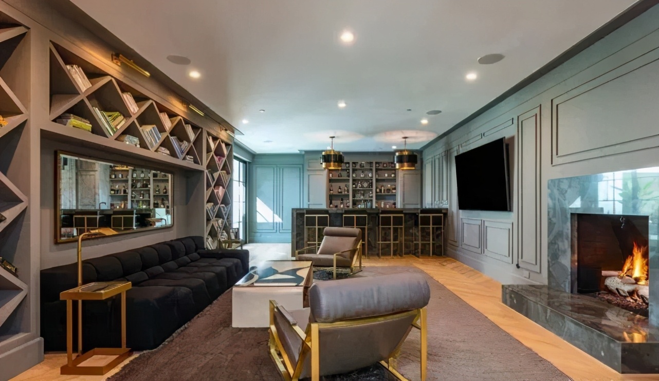 蕾哈娜与rocky还在交往吗,蕾哈娜17亿美元财产