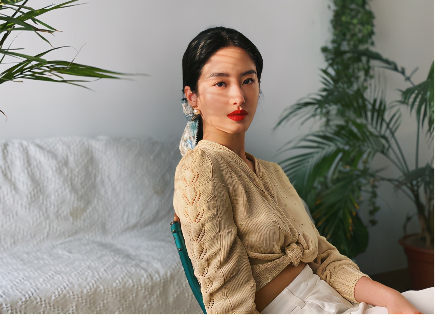 简单粗暴却满满时尚感的丝巾系法,丝巾的三种时尚系法小技巧