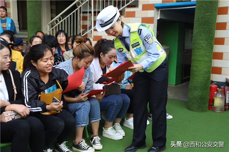 平安交警童行活动,平安上学路交警支队