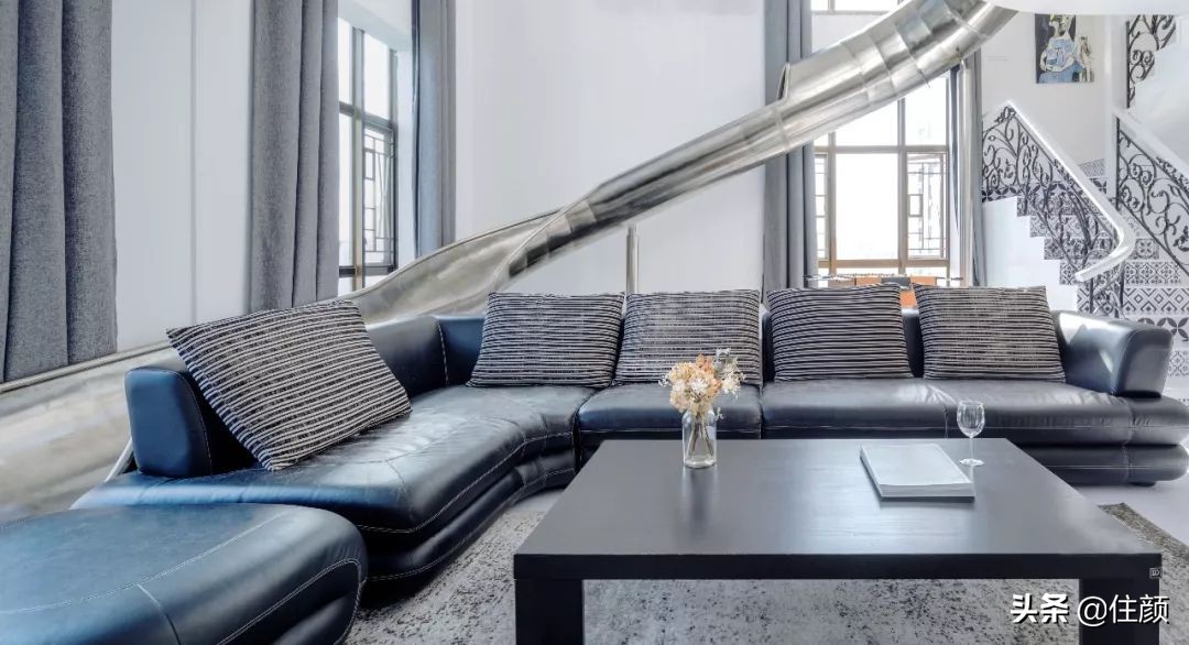 全屋贯穿10米滑梯，天台泡泡屋俯瞰CBD夜景，这个33楼的家够野