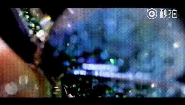 机关重重的珠宝里，除了爱情，还有毒药和刺杀