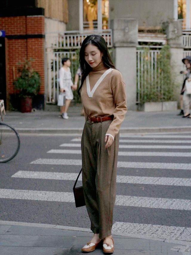 偏瘦的女人适合穿什么裤,胖女人春天穿什么样的裤显瘦