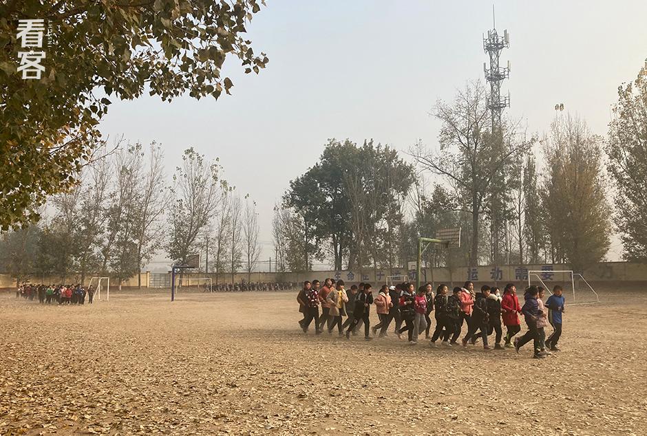 这支秘密发展的乡村足球队，拼命的令人肃然起敬