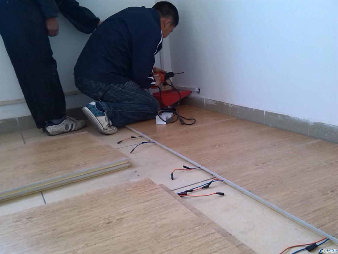 地暖选择地板比瓷砖更节能吗,地暖过时了