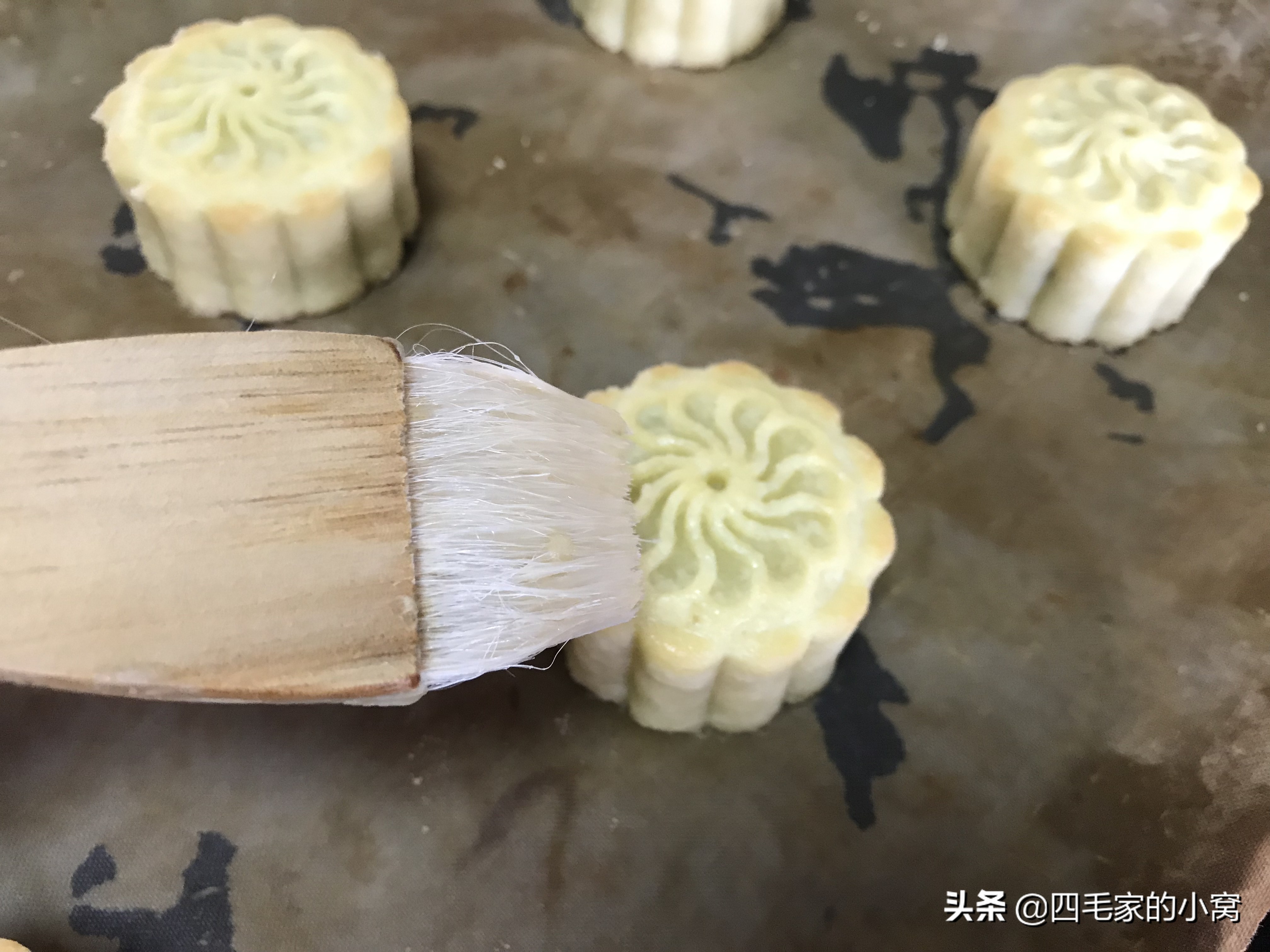 怎样做酥皮月饼最简单的方法,桃酥皮月饼的制作过程视频