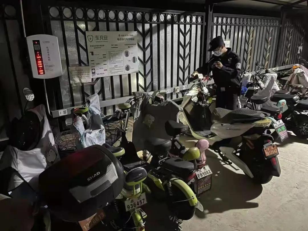 民警在岗位上祝福祖国繁荣昌盛,祝福祖国的守护者平安快乐