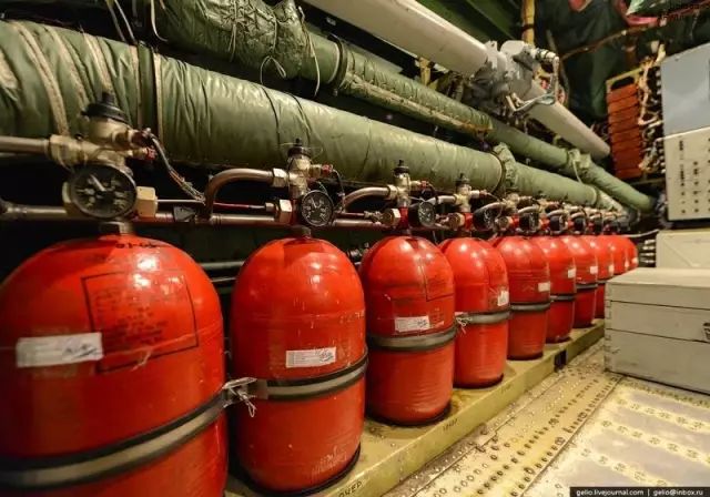 全面探索安-225，这个世上最大的飞机，32个轮子640吨起飞重量