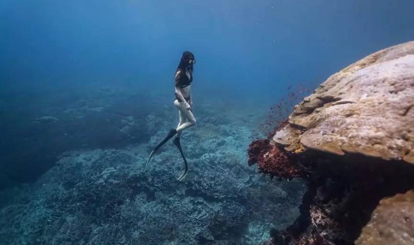 海底1万米处压力是多少,海底一千米压强有多大