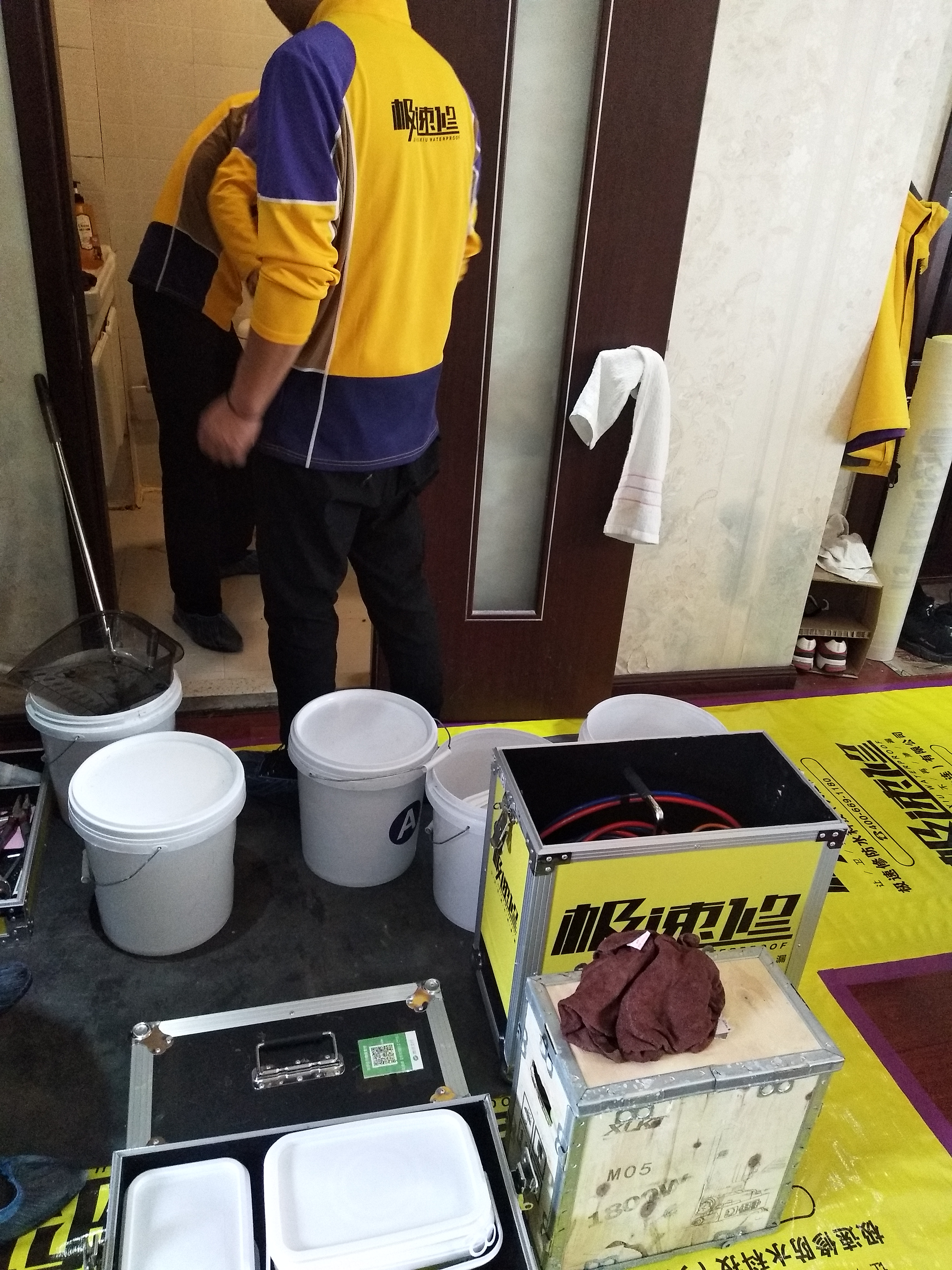 卫生间返水找谁解决,卫生间返水怎么解决视频