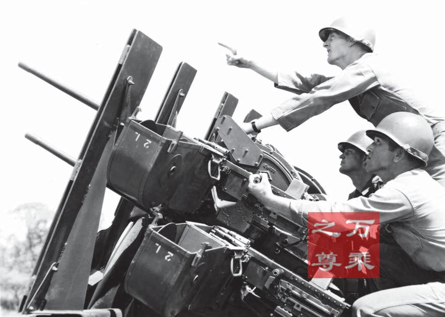 m2机枪打日军碉堡,m2机枪为什么不被淘汰