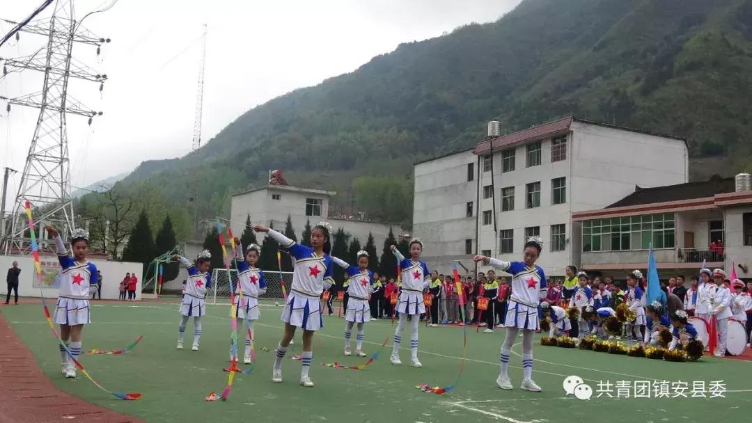 绿茵足球点亮梦想,绿茵点亮梦想足球场上现风采