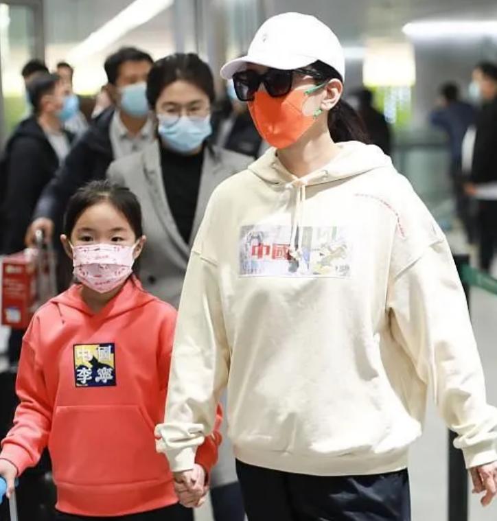 真活该！耐克被黑人歌手碰瓷发售“人血鞋”，惹怒外国网友被*制抵**