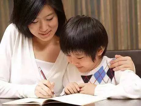 小孩做作业磨蹭注意力不集中,孩子作业磨蹭怎么提高专注力