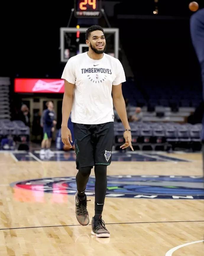 NBA球员上脚：万圣节战靴，詹姆斯欧文唐斯都有