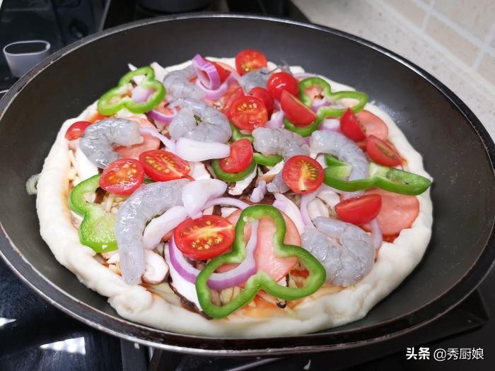 懒人自制肉酱披萨家常做法,懒人披萨做法烤箱烤几分钟