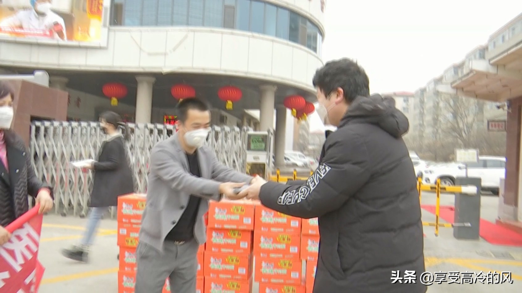 慰问一线医护人员的报道,暖心慰问一线工作人员的报道