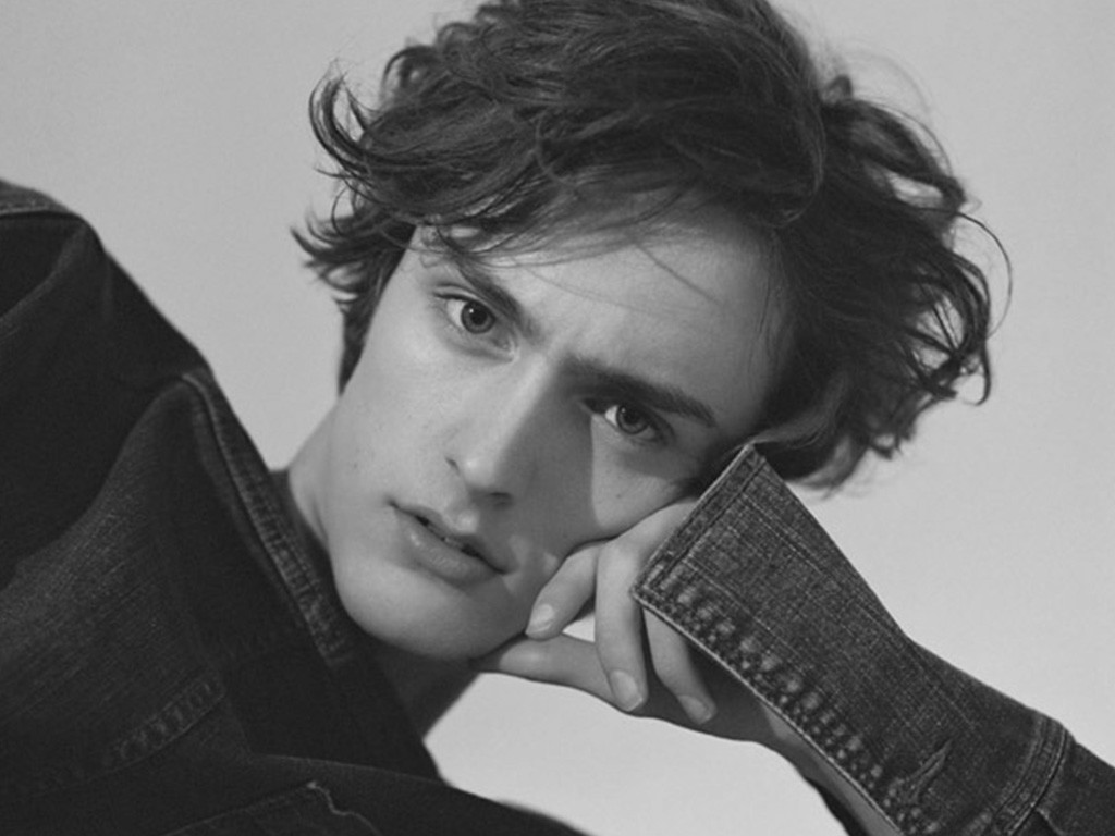 男士清理面部,男士面部油脂如何清理