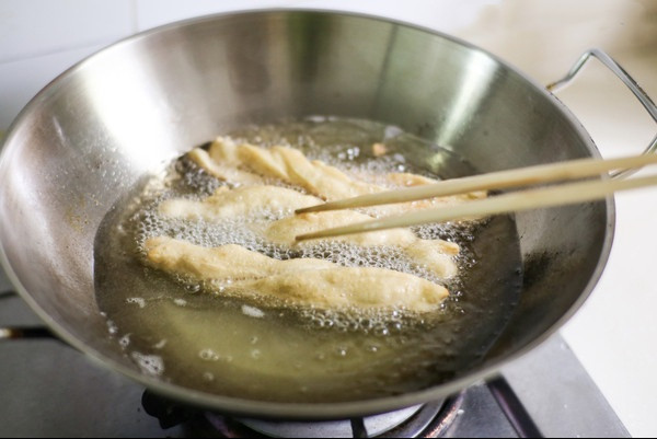 油条新配方学会做可以商业开店,油条教程及配方不用醒发一晚上的