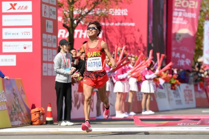 6岁男孩跑步2公里,马拉松2024年半马赛程