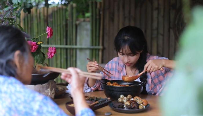 李子柒做螺蛳视频,李子柒螺蛳粉泡着吃