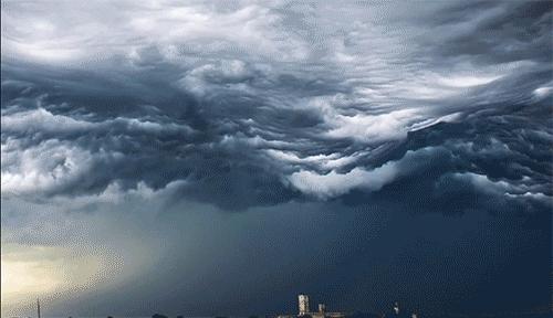 在一万米高空飞行,在一万米的高空上攀爬的事是真的