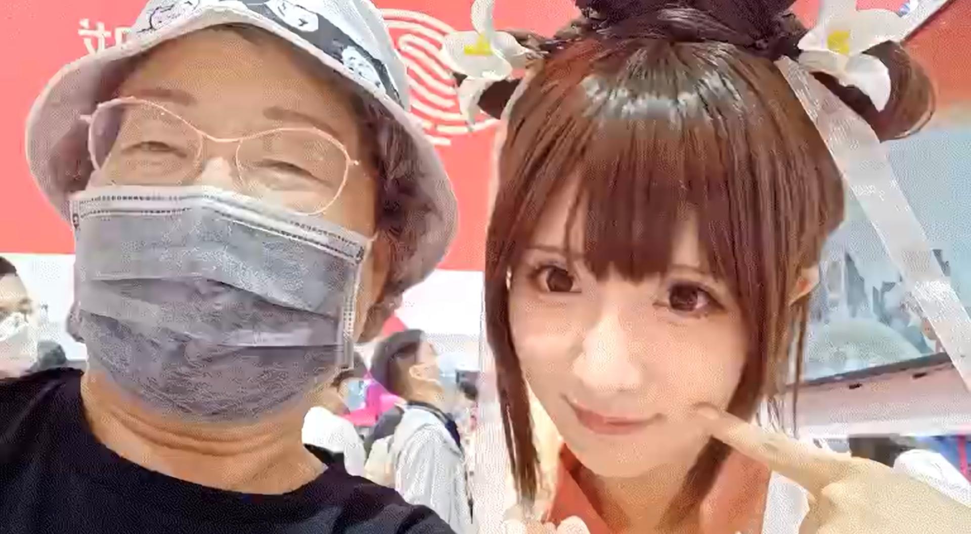 76岁老奶奶多次现身漫展,老二次元去漫展