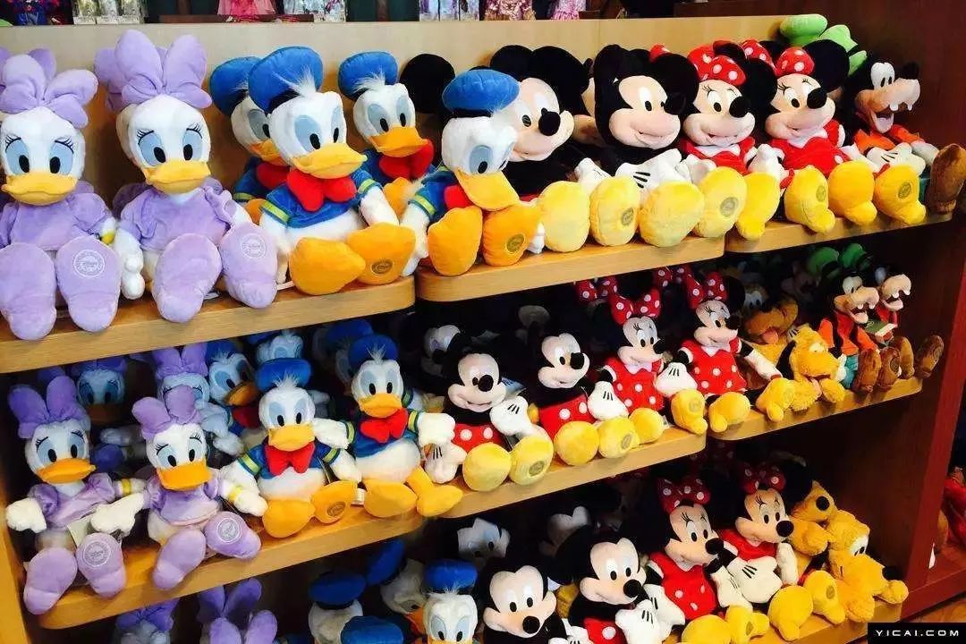 从IP到IP衍生品，主题乐园征服我们的那些“玩具”