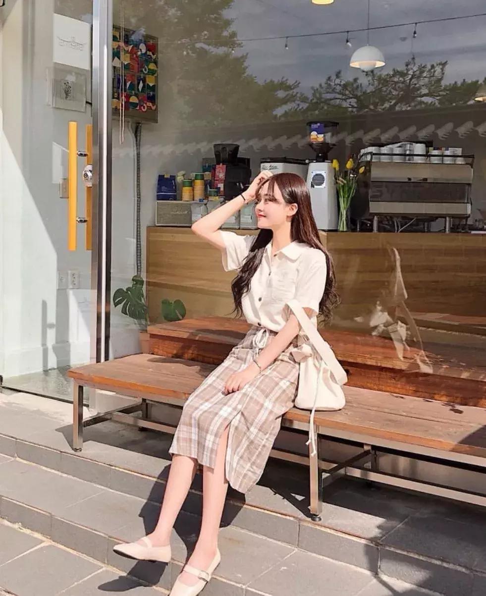 别再卷衣角了！今夏“剪一刀”洋气炸