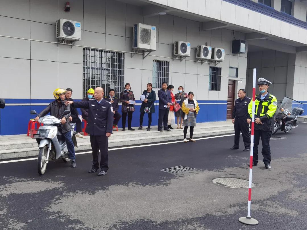 流动车管所下乡服务暖民心,车管所为民服务的暖心小事