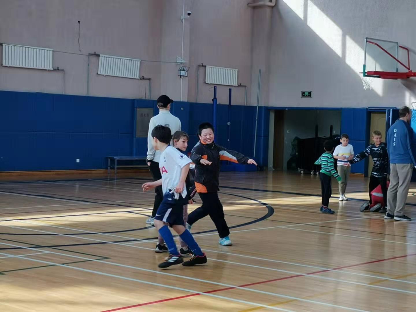 不经过摔打怎么变强,不经历磨练就不能成长