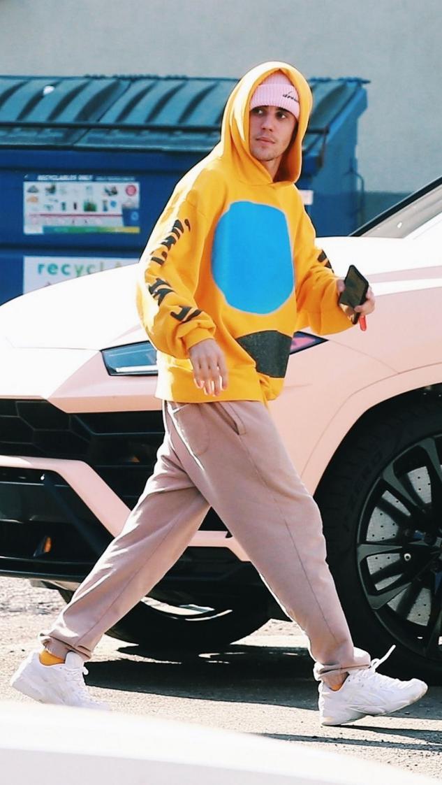 穿好2021流行色，比别人先时髦一步，这4款黄色单品不要错过