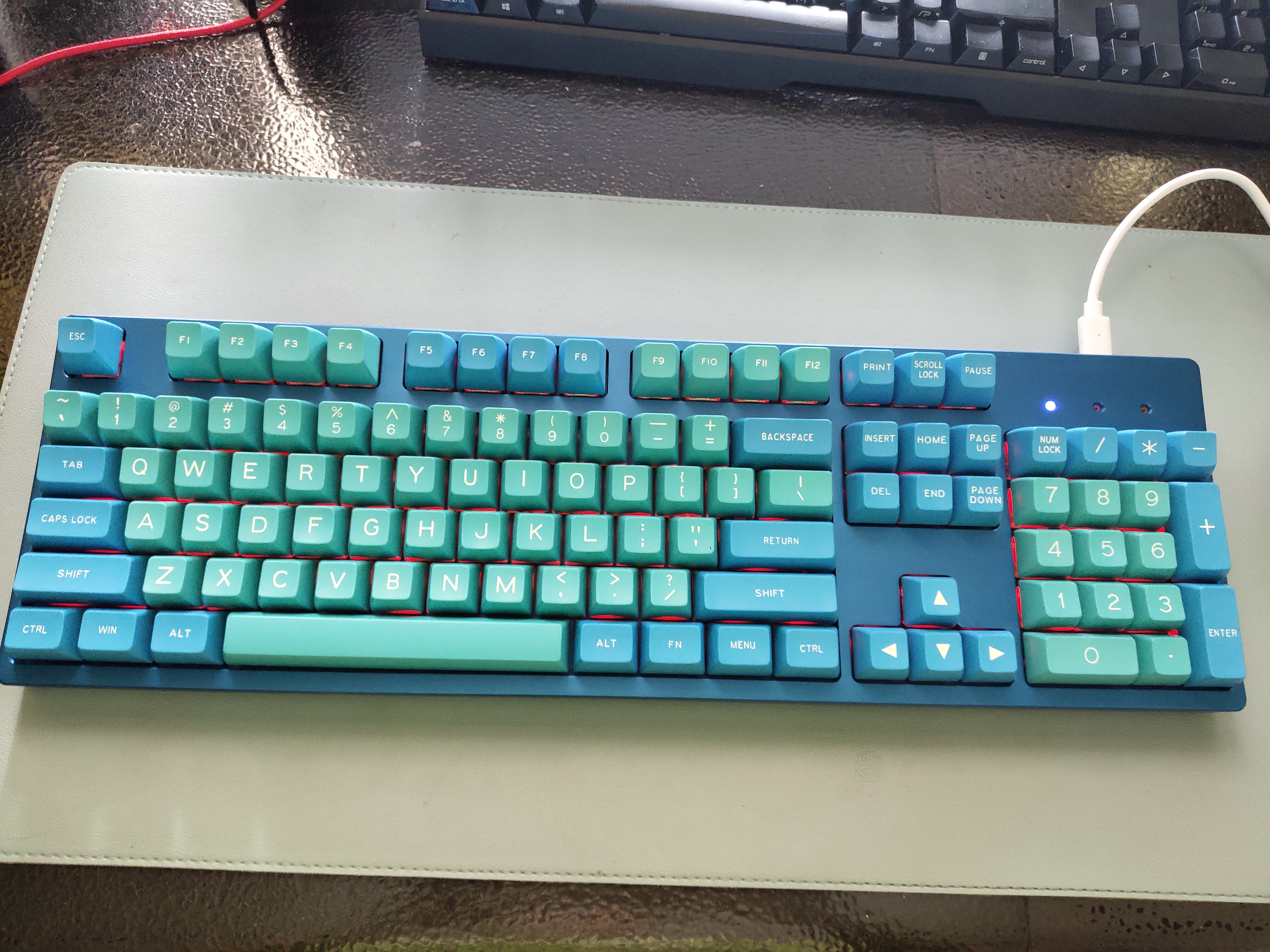 公认手感最好的机械键盘轴是什么,机械键盘樱桃轴与普通轴的区别