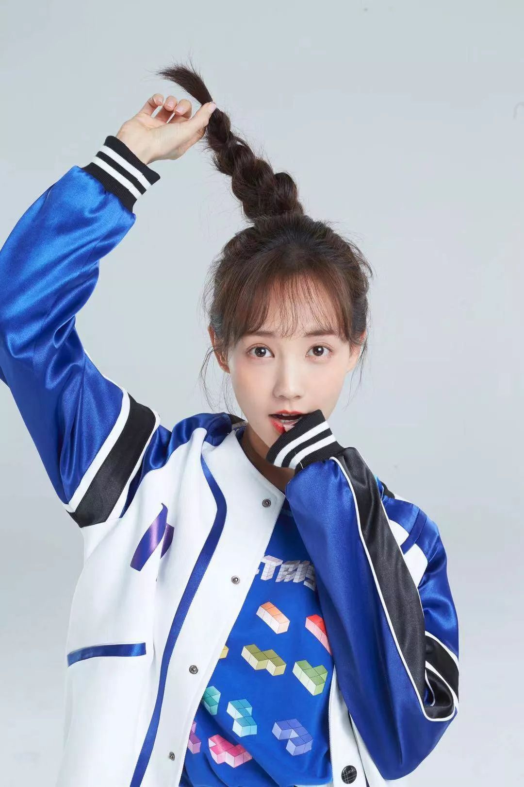 小八卦，打R环的女歌星，归国流量被骗了