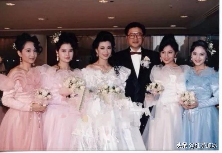 混黑帮、被咒克夫、承认当小三？“江湖女人”伍姑娘的彪悍人生