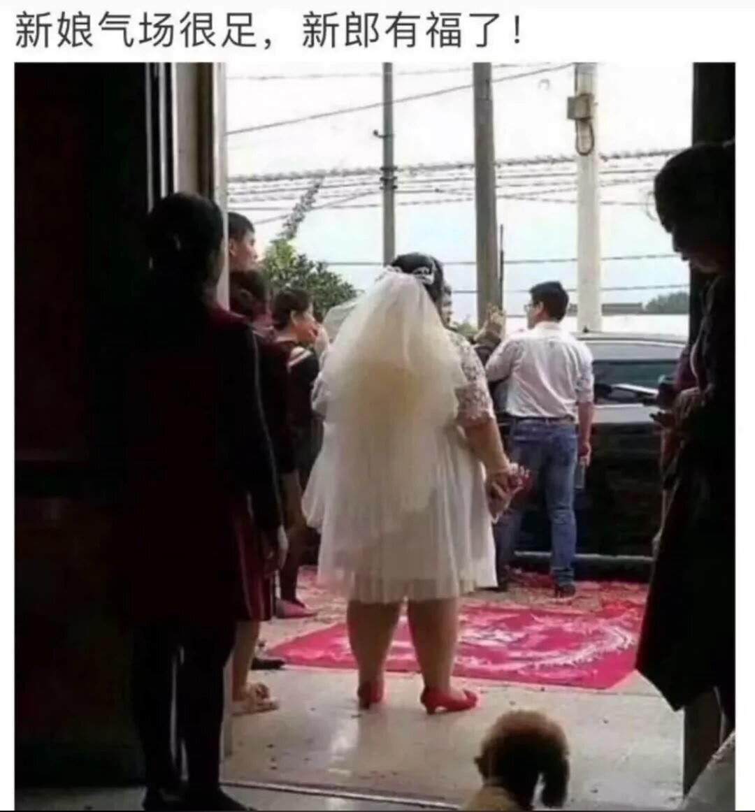 幽默笑话:女闺蜜逗弟弟:我给你做媳妇吧?结果弟弟:我幼儿园有