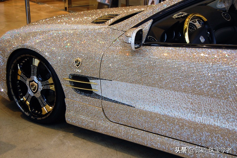 出现在各种装饰物中BlingBling的“水钻”到底是什么？水晶or钻石？