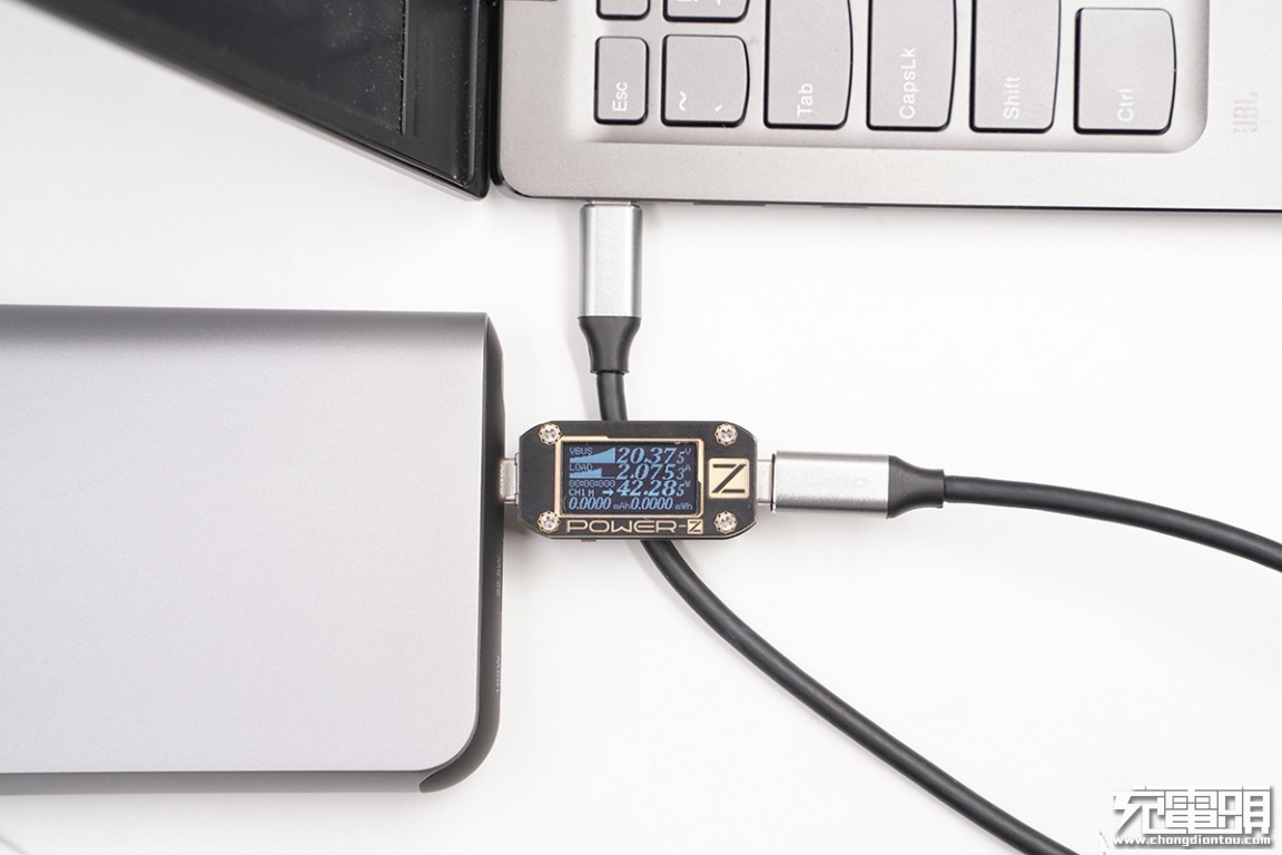 绿巨能22.5瓦充电器,绿巨能18w移动电源评测